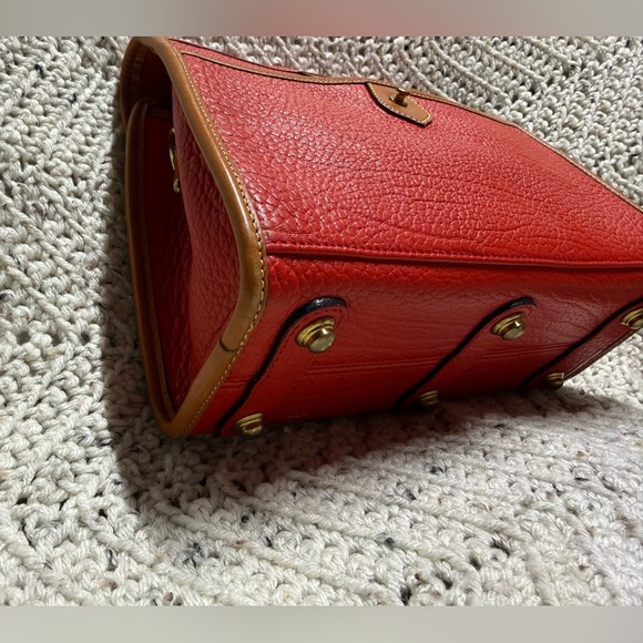 Vintage Dooney and Bourke Medium Essex Crossbody in Red - Picture 5 of 9